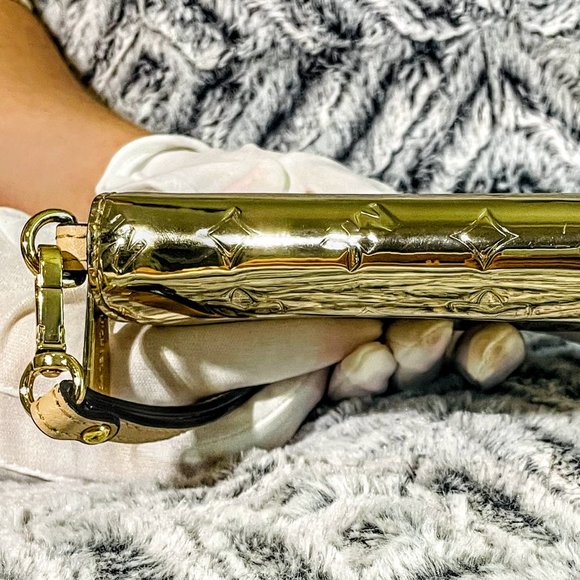 EUC - MICHAEL KORS JET SET PHONE CASE WALLET (ROSE GOLD - PATENT LEATHER) - Picture 5 of 6